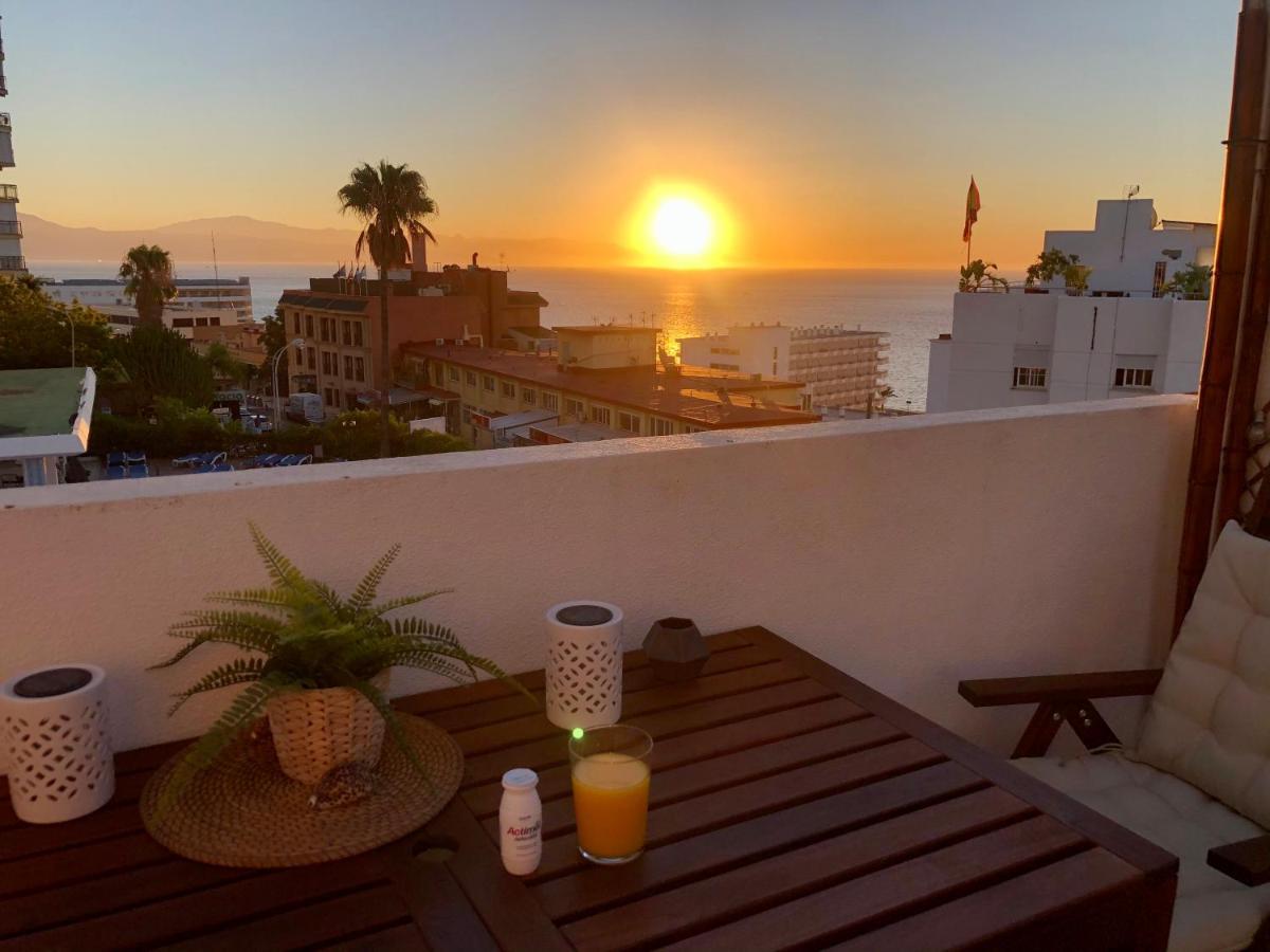 El Cortijuelo. Magnificent Triplex Terraced House With Rooftop Of 18M2, Overlooking The Sea. Parking 托雷莫利诺斯 外观 照片